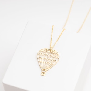 Hot Air Balloon Necklace, Balloon Pendant, Travel Jewelry, Everyday Necklace, Air Balloon Gift,  Adventure Necklace, Fun Gift, Balloon Charm