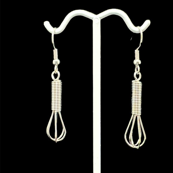 Whisked in Style: Mini Metal Whisk Earrings – Culinary-inspired Petite Accessories