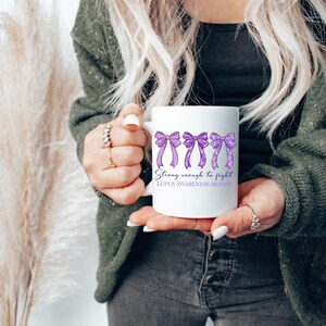 Stark genug zum Kämpfen, Lupus Krieger Shirt Design (Digitaler Download), Pinselstrich, Coquette Lupus Awareness Bild 4