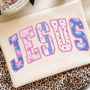 Jesús universitario png, Jesús floral png, diseño de camiseta de Jesús con bordado falso, sublimación de fe cristiana png imagen 6