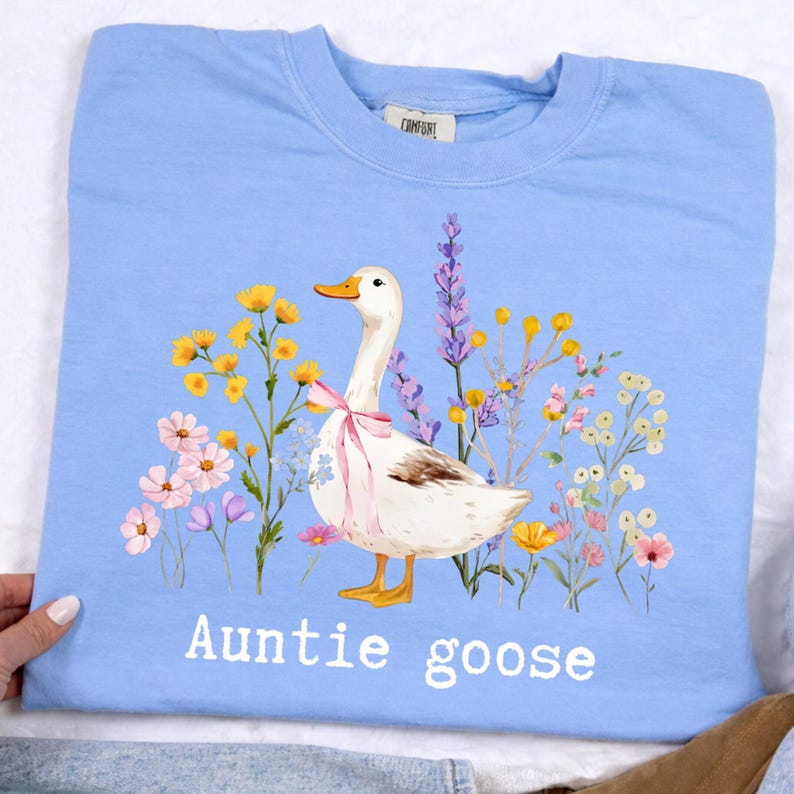 Auntie Goose Wildflowers PNG, Pregnancy Announcement Auntie PNG, New Aunt Gift Goose Floral PNG, Cute Cottagecore Goose Shirt Design