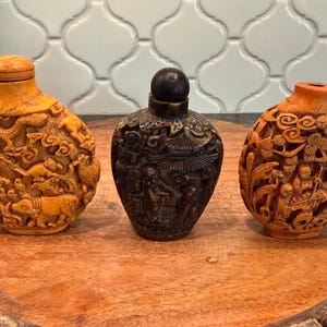 Vintage Chinese hand-carved snuff bottle - animals dragon, pagoda & daily life, Asian men with plants