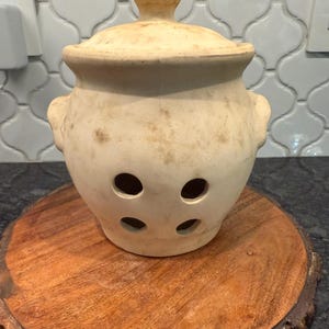 Vintage clay pottery handmade garlic jar container w/lid - 8 holes - countertop storage - garlic bulb storage - garlic keeper stoneware