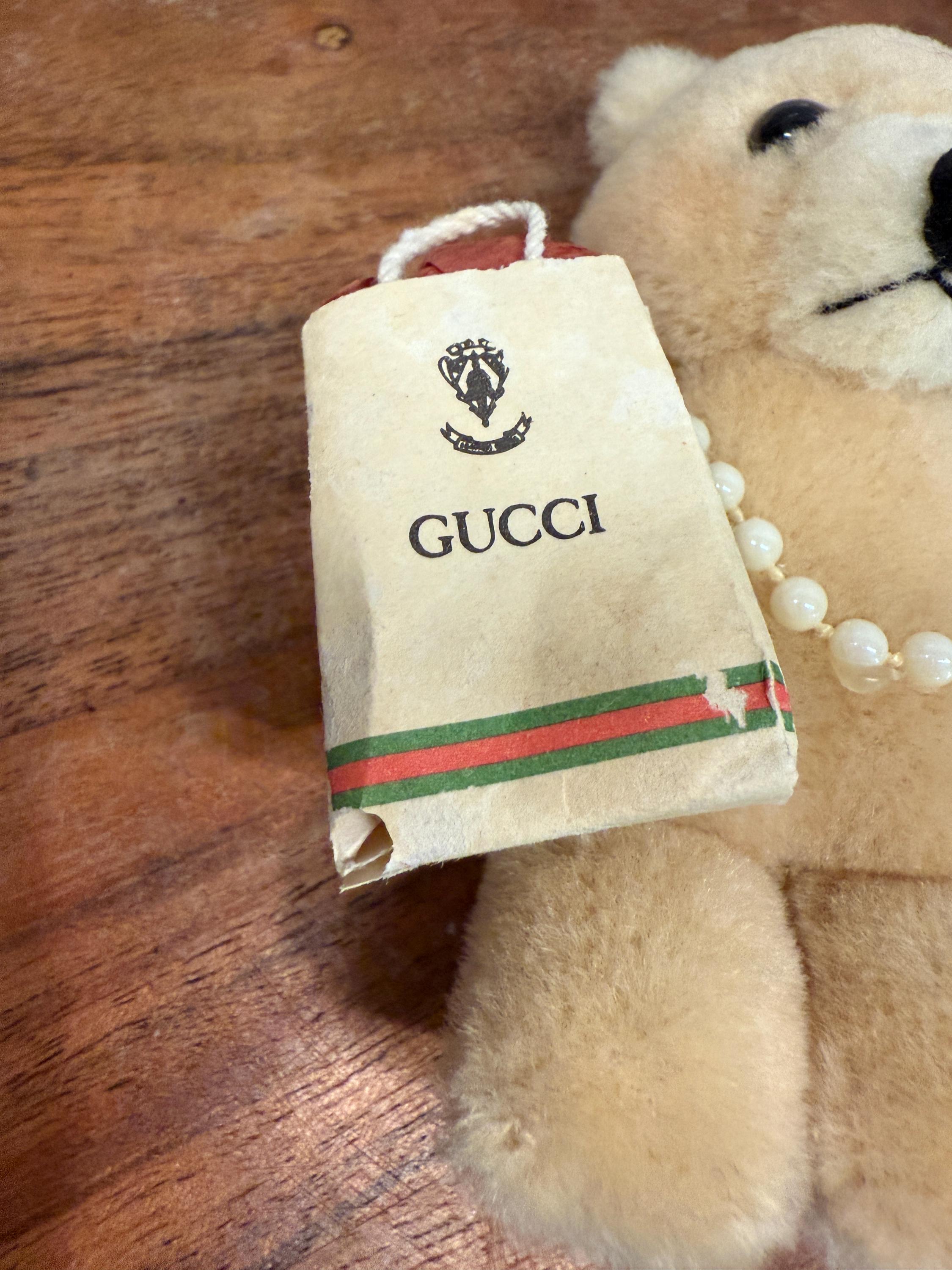 【新品未使用】GUCCI ゴールド クマ型オーナメント クリスマス飾り Vintage Bear With Gucci Paper Shopping Bag and Pearl Necklace