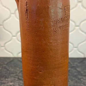 Antique Hulstkamp, Zoon and Molyn Rotterdam stoneware Gin salt glazed bottle - 3/4L - finger loop handle