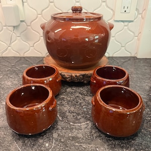 Vintage Watt pottery lidded bean pot crock and 4 single serving West End bean / soup crocks - stoneware glazed