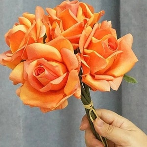 6 luxurious real touch roses