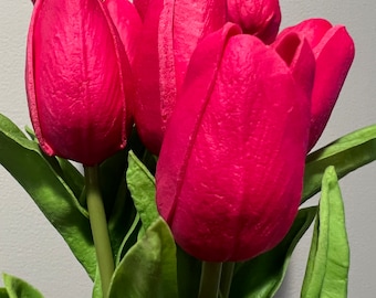 8 tulipanes rosa fucsia de tacto real