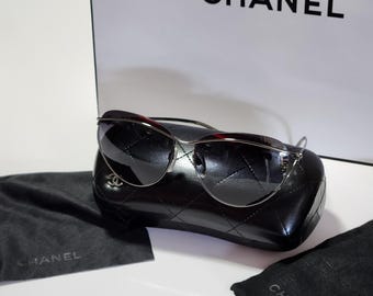 Gafas de sol aviador Chanel VTG 4181 color gris plomo degradado, juego completo con bolsa guardapolvo de lino.