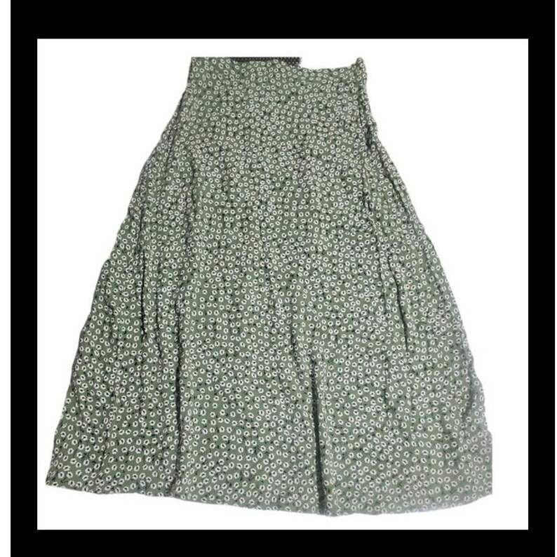 Falda midi floral H&M, estampado verde y blanco, estilo skater informal de verano, talla 6, nueva imagen 5