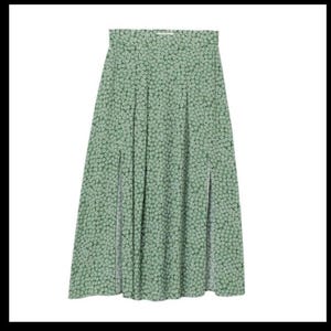 Falda midi floral H&M, estampado verde y blanco, estilo skater informal de verano, talla 6, nueva imagen 2