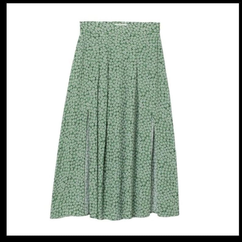 Falda midi floral H&M, estampado verde y blanco, estilo skater informal de verano, talla 6, nueva imagen 2