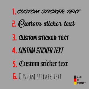 Peut inclure: Six options de texte d'autocollant personnalisé dans différents styles. Le texte est en noir et les numéros sont en rouge. La dernière ligne indique "Fabriqué en Allemagne" avec un drapeau allemand.
