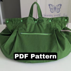 Könnte beinhalten: Eine grüne Tragetasche mit oberem Griff und Reißverschlusstasche. Die Tasche hat grüne Knöpfe und einen Reißverschluss. Der Text "PDF Pattern" wird auf der Unterseite der Tasche angezeigt. Die Tasche ist aus robustem Stoff gefertigt.
