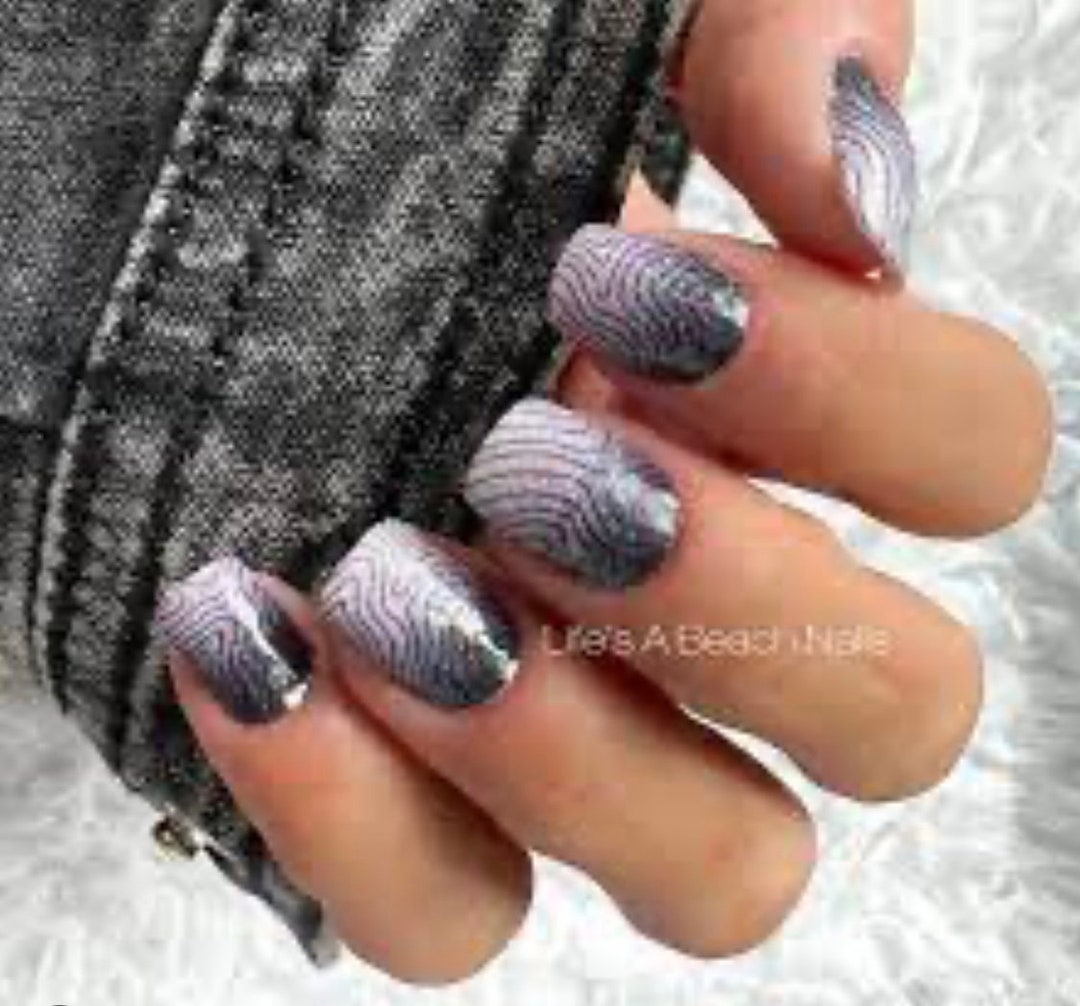 Color Street 'out of Line' Real Polish Nail Strips