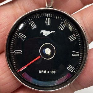Vintage Mustang uit de jaren 60 en 70, 80 mph snelheidsmeter, 1,2"-sleutelhanger •