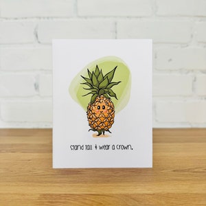 WEAR A CROWN Karte | Ananas Grußkarte, Stand Tall & Wear A Crown, süße Geburtstagskarte, süße Karten für Freunde, lustige Freundschaftskarte