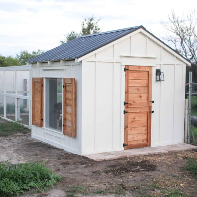 Large chicken coop plans, a DIY chicken coop with run build plan for 12 chickens, to place in your farm or backyard, an easy chicken coop plan with PDF Download, chicken coop with run plans