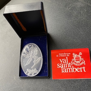 1984 Val Saint Lambert loodkristal hulstbes ontwerp kerstornament
