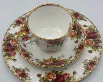 Vintage Royal Albert Old Country 3-piece set