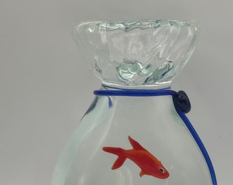 Vidrio de Murano firmado Arte italiano Vietri Goldfish en una bolsa con una cinta azul