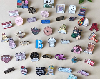 Insignias de pin de esmalte de Taylor Swift / Broche de Taylor Swift, Pin de solapa / Regalos Swiftie, Taylor Swift Merch, Swiftie Pins, Eras Tour, TTPD