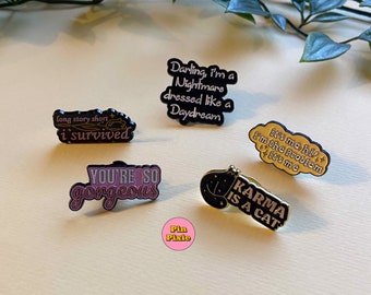 Insignias de pin de esmalte de Taylor Swift / Karma, Hermosa, Larga historia corta, Espacio en blanco, Regalos antihéroe / Swiftie, Taylor Swift Merch, Swiftie Pins