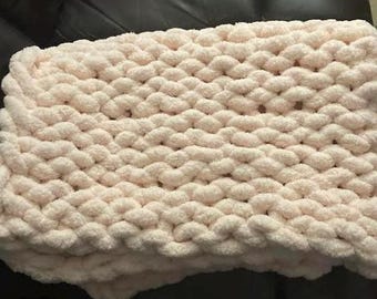 Handmade Chunky Knit Throw Blanket – Plush Cream Home Decor