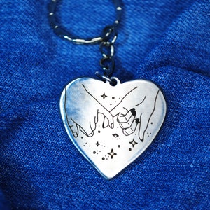 Llavero de acero inoxidable con forma de corazón personalizado, llavero grabado personalizado, accesorio para coche, tarjetero de cuero, llavero bonito