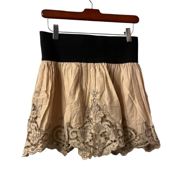 Forever 21 Black and Cream Embroidered Mini Skirt Size Medium