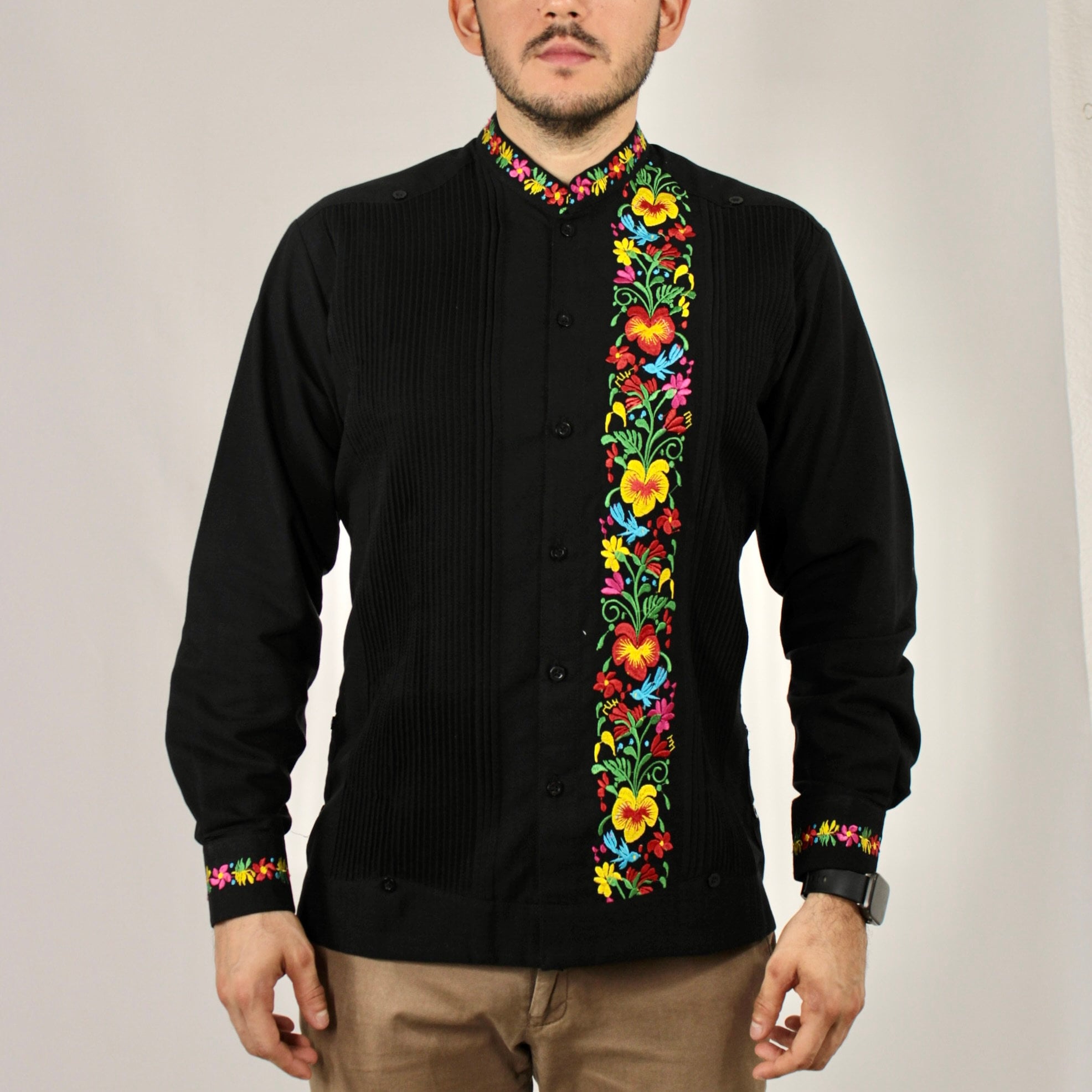 Guayabera Negra Con Bordado De Flores Bordado Guayabera Negra