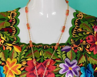 Vestido Típico Huipil Bordado a Mano Yucateco en Ambos Lados