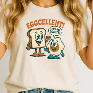 Dibujo animado divertido de tostadas y huevo para el desayuno: Diseño retro de juego de palabras con comida (Descarga digital PNG)