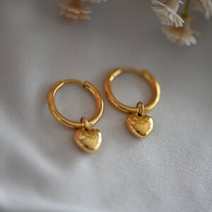 18k gold heart huggie earrings, gold hoop earrings, heart charm, hypoallergenic, non tarnish, waterproof, art decor, gold