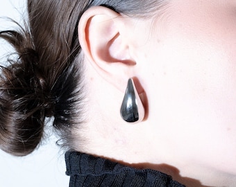 Stainless Steel Teardrop Earrings: Sleek Silver Waterdrop Studs