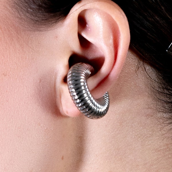 Tour d'oreilles ronds argentés en acier inoxydable non perforants, grand clip d'oreille géométrique texturé, contours d'oreilles hypoallergéniques, poids léger