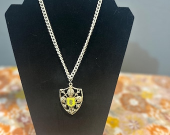 Collar con dijes vintage