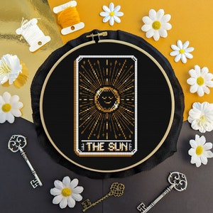 Carte de tarot The Sun - point de croix métallique doré - PDF numérique, téléchargement immédiat