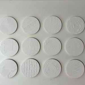 Strukturiertes rundes Wand-Leinwand-Set, minimalistische Wabi-Sabi-Malerei, Küstenbrise, architektonischer Rhythmus, Blumensinfonie, Zigeunerträume