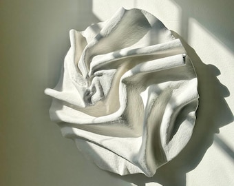 Escultura abstracta circular con textura para pared, arte en yeso y tela, decoración minimalista para el hogar, obra estética en lienzo.