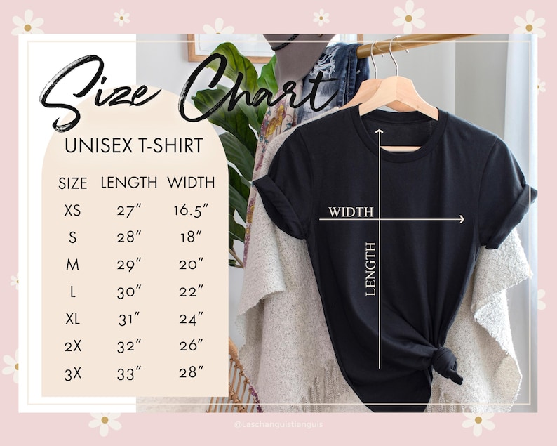 Może przedstawiać: Tabela rozmiar&oacute;w dla koszulki unisex. Tabela pokazuje długość i szerokość w calach dla rozmiar&oacute;w XS, S, M, L, XL, 2X i 3X. Na wieszaku widoczna jest czarna koszulka.