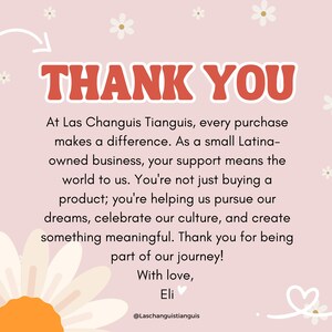 Pode incluir: Um fundo floral rosa e branco com uma margarida branca em primeiro plano. O texto "THANK YOU" est&aacute; em letras vermelhas no topo da imagem. O texto abaixo diz "At Las Changuis Tianguis, every purchase makes a difference. As a small Latina-owned business, your support means the world to us. You're not just buying a product; you're helping us pursue our dreams, celebrate our culture, and create something meaningful. Thank you for being part of our journey! With love, Eli @Laschanguistianguis".