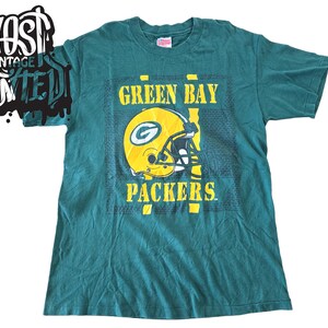 vintage 1990s Green Bay Packers Graphic shirt.