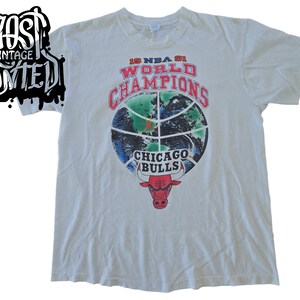 1990s Chicago Bulls World Champions Graphic Shirt
