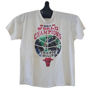 1990s Chicago Bulls World Champions Graphic Shirt