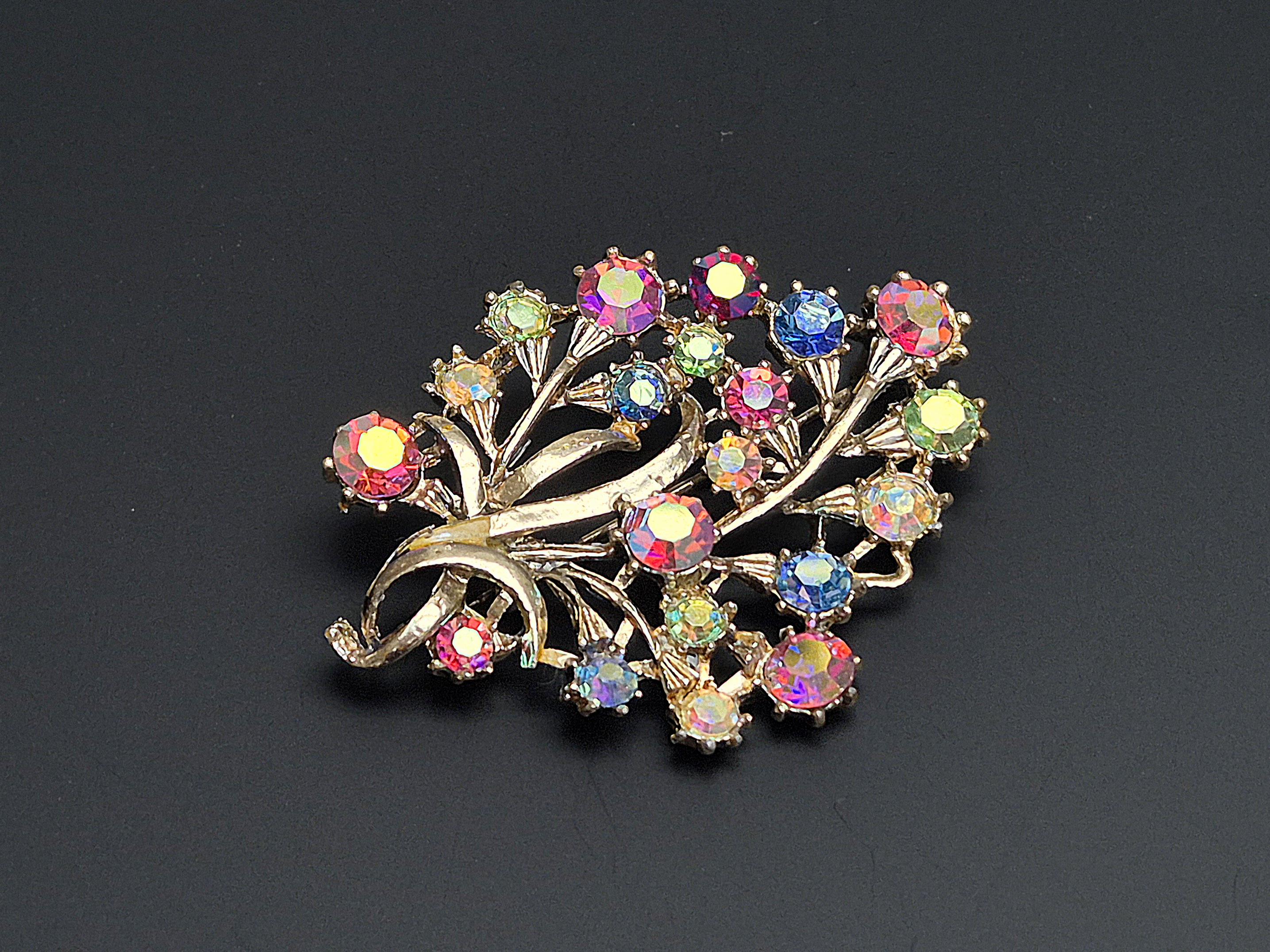 Spilla A Corona Viola Con Cristalli Strass E Zirconi – Tono Oro – Accessorio Moda Donna