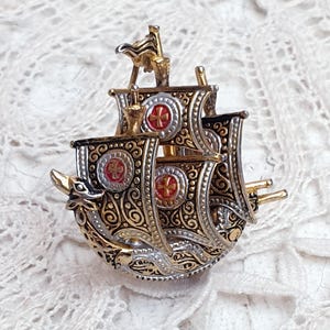 Vintage Damascene Style Galleon Brooch. Rare Design Spanish Galleon with Maltese Cross on Sail Toledo Brooch. Signed Spain