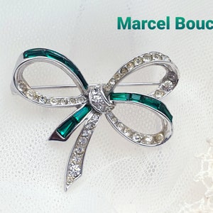 RARE MARCEL BOUCHER Vintage 1950s Bow Brooch Emerald Green Baguette Rhinestone Pave Signed Boucher 5268