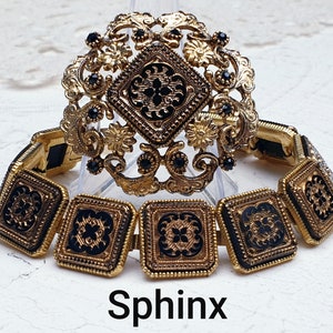 SPHINX Rare 1950s Vintage Demi Parure Victorian Style Brooch & Bracelet Jewelry Set with Gold Inlaid Black Onyx Glass Insert
