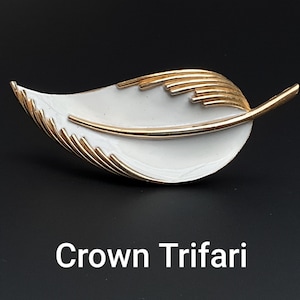 CROWN TRIFARI Vintage Leaf Brooch Gold Plated Trifanium with White Enamel